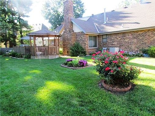 Beautifully Landscaped Yard