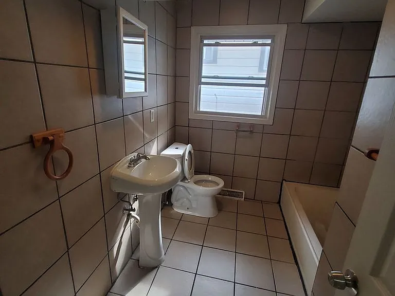 5541-5543 N 35th St. (Duplex) — Photo 9