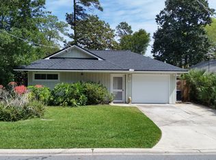 211 Pine St, Atlantic Beach, FL 32233