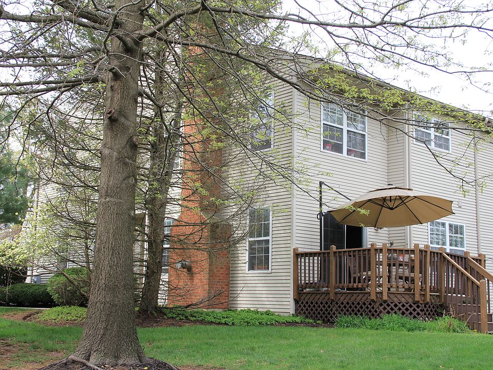 End unit with Lot of Windows