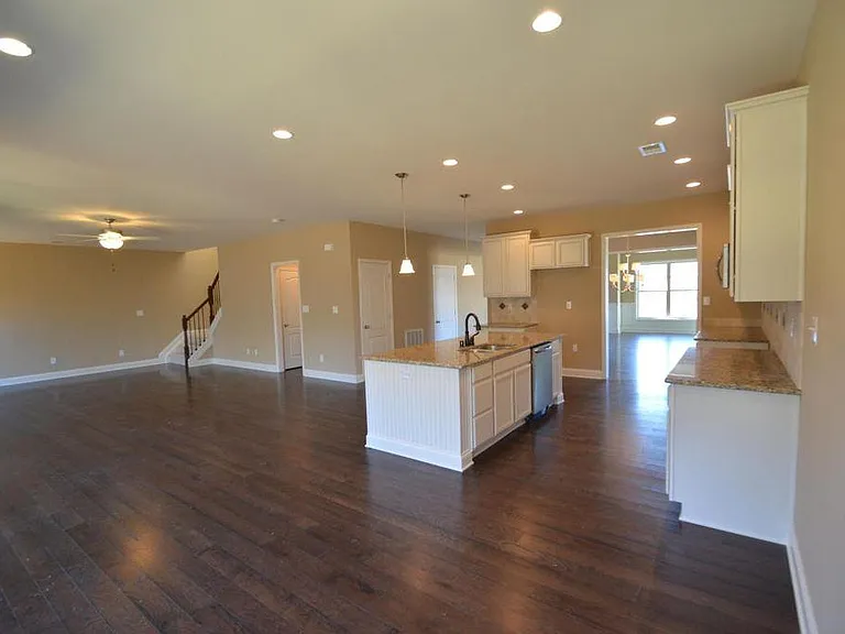 807 Urton Woods Way — Photo 5