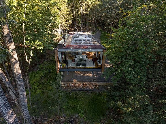 2nd image of 55 Victoria Ln