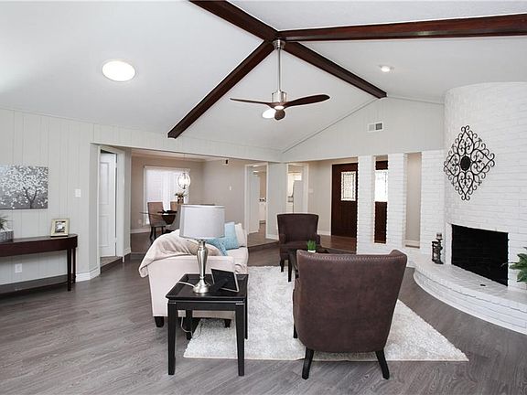 3rd image of 2807 N Surrey Dr