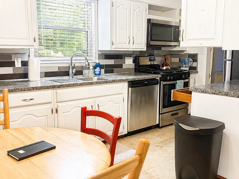 1445 E Lynn Dr — Photo 10