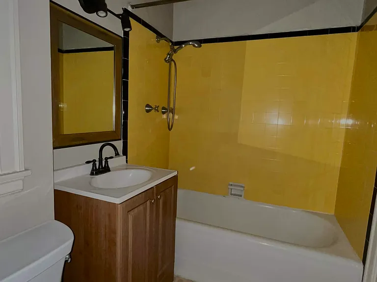 Eden Square Apartments — Photo 12