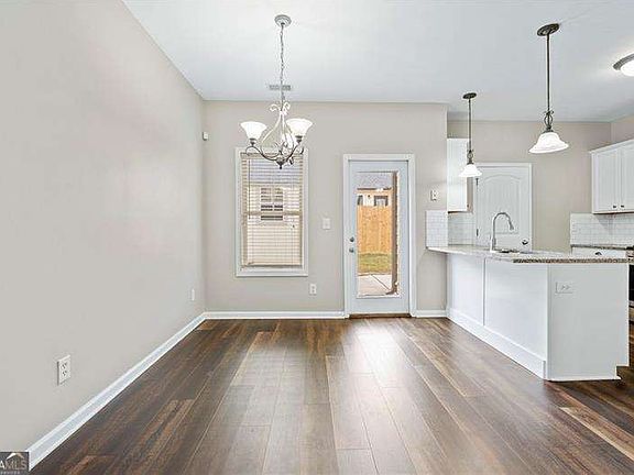 5th image of 36 Samuel Way NW