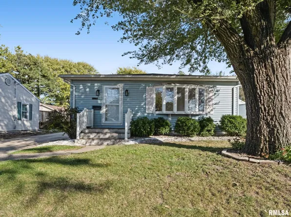 1516 S 3rd St, Pekin, IL 61554