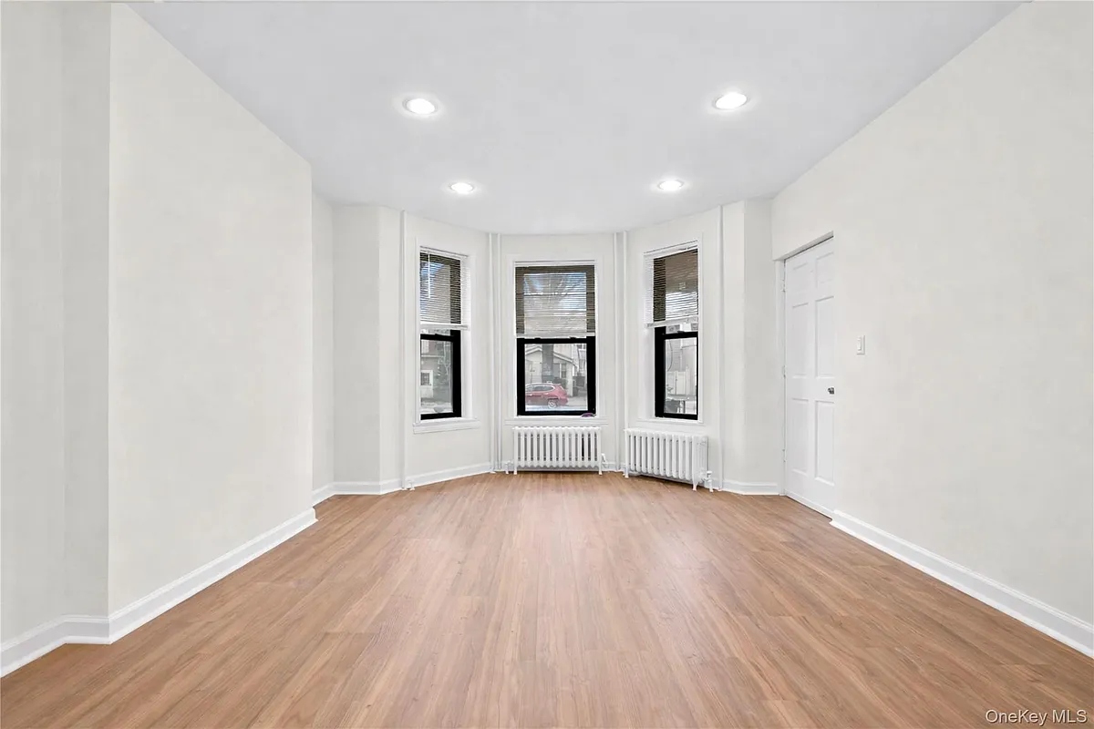 Building Photo - 12316 Hillside Ave #1