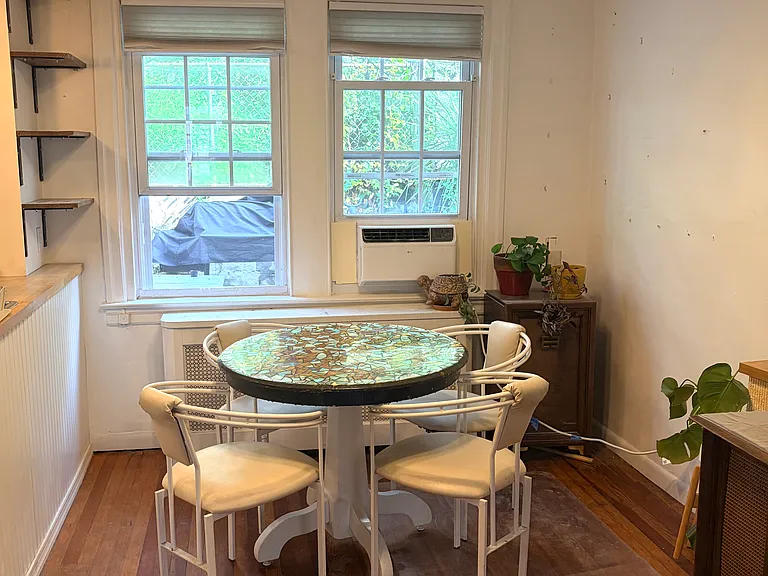 427 Naomi St — Photo 8