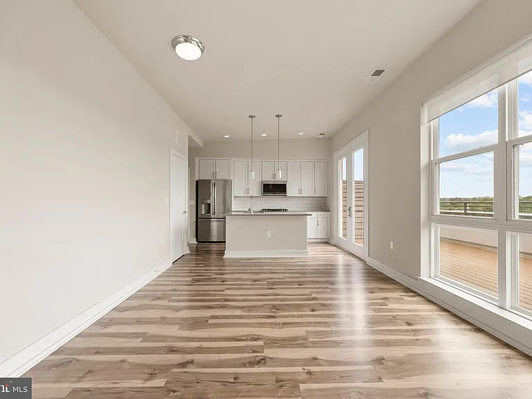 1800 Mount Vernon Ave #401 — Photo 2