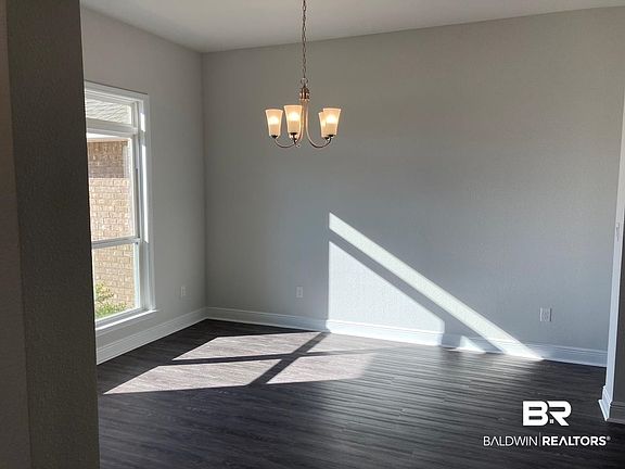 5th image of 22840 Ridgewood Dr