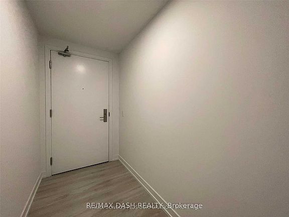 5th image of 33 Helendale Ave #506