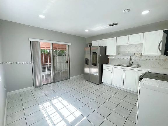 3rd image of 1554 NW 24th Ct