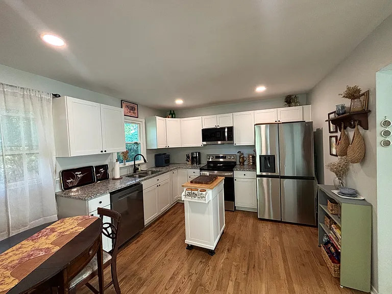 380 Ruth St — Photo 2