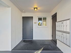 2944 W Bay Dr