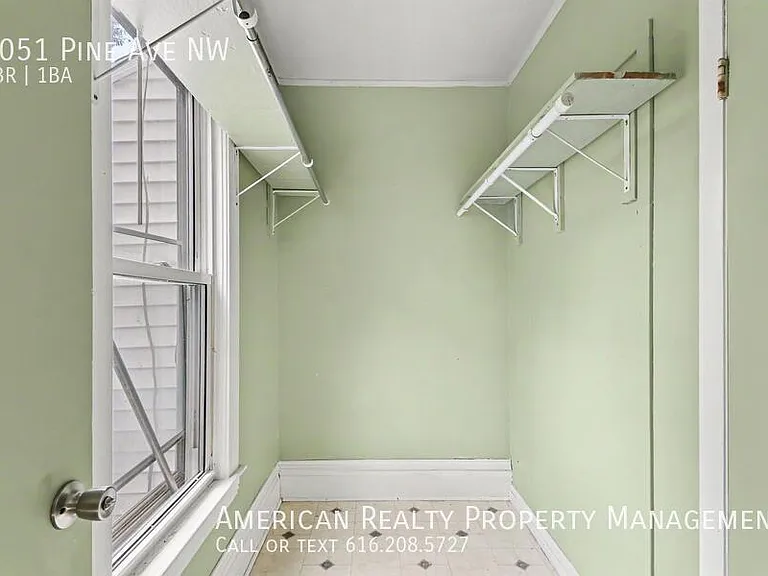 1051 Pine Ave NW — Photo 11