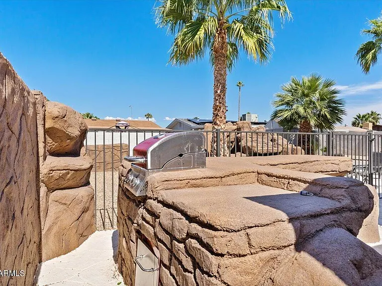 1014 W Angela Dr — Photo 21