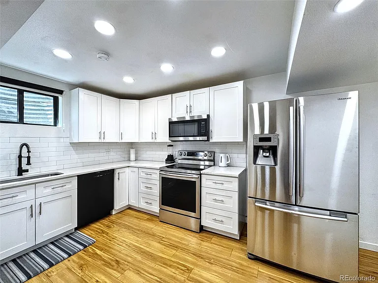 2460 Irving St #B — Photo 2