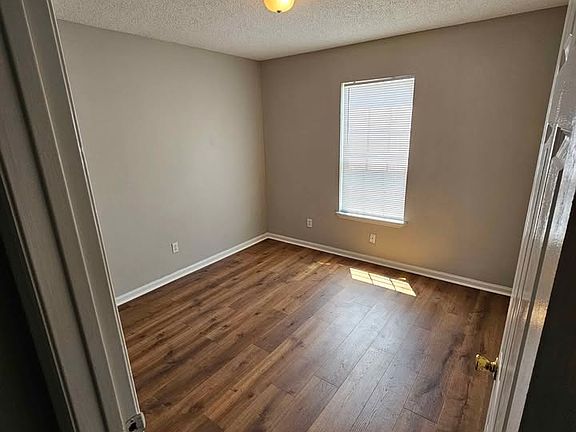 3rd image of 2906 Callaway Cir