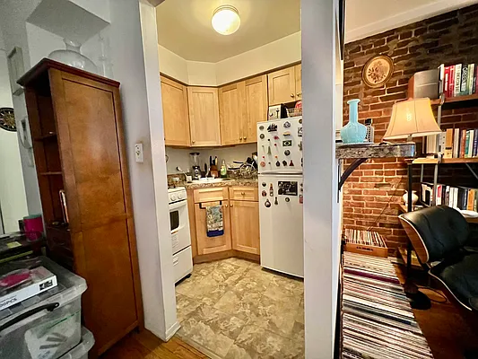 Rented by City Connections Realty | media 8