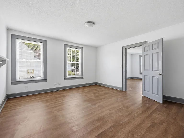 204 E H St — Photo 12