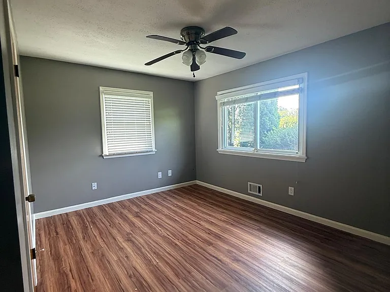 5411 Fennel Ct — Photo 9