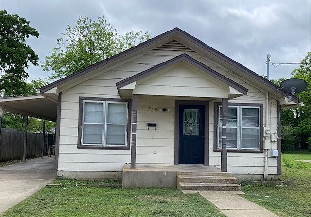 1st image of 750 W Pecan St