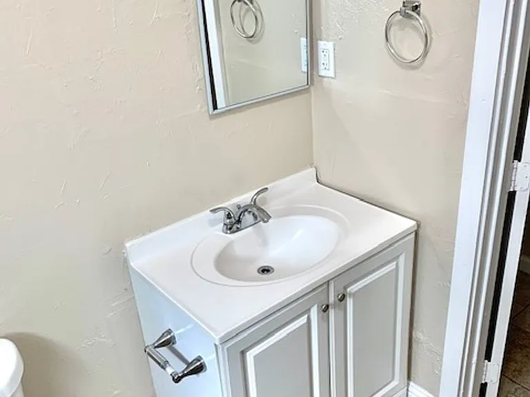 sF01537 — Photo 16