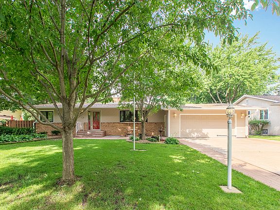 5th image of 5120 Saint Moritz Dr NE