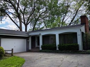 1100 Pebblewood Ln, Glencoe, IL 60022