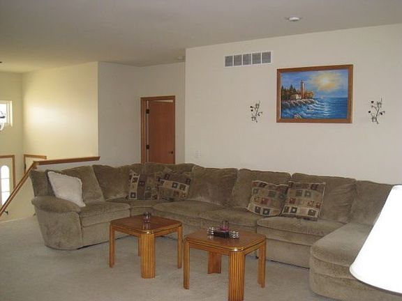 5th image of 313 Stonefield Dr