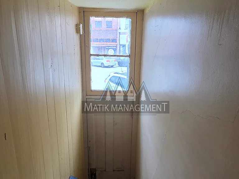 143 Main St W #1/2 — Photo 16