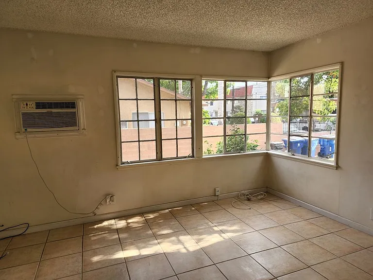 5733 Fair Ave #5733 — Photo 9