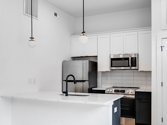 4th image of 3308 E Marshall St #1