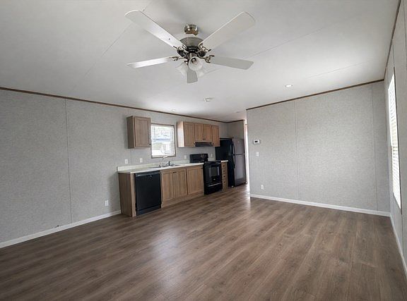 4th image of 910 Pleasure Bend Rd