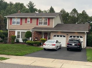 86 Deacon Dr, Hamilton, NJ 08619