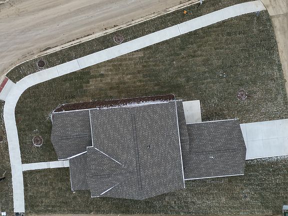 4th image of 532 Lincoln Cir W