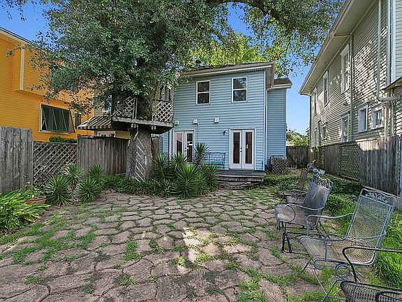 3rd image of 206 S Hennessey St