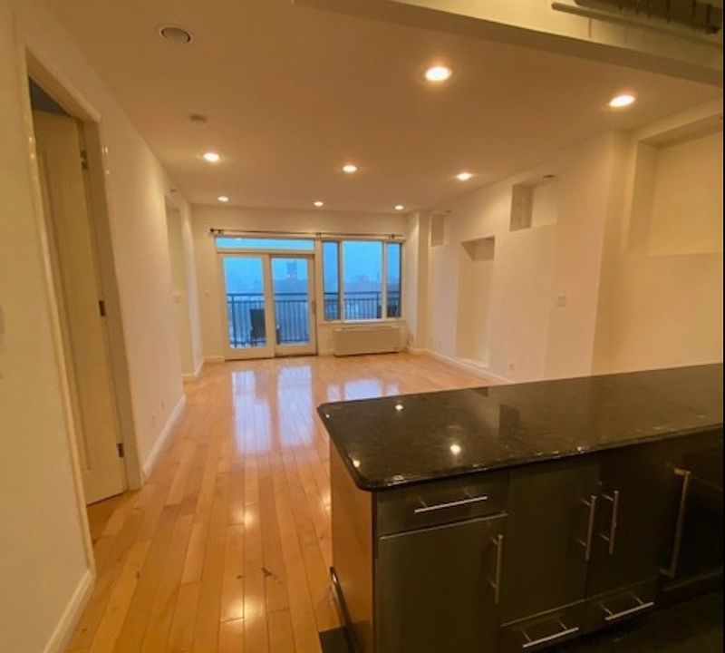 1st image of 189 Bridge St Floor 10