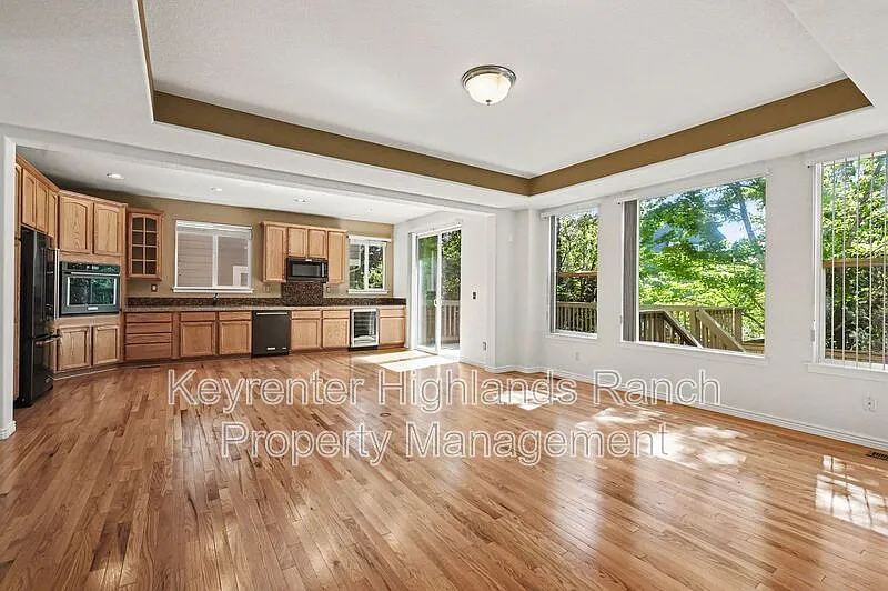 4 bed, 3.0 bath, 3833 sqft, $3,500 — Photo 2