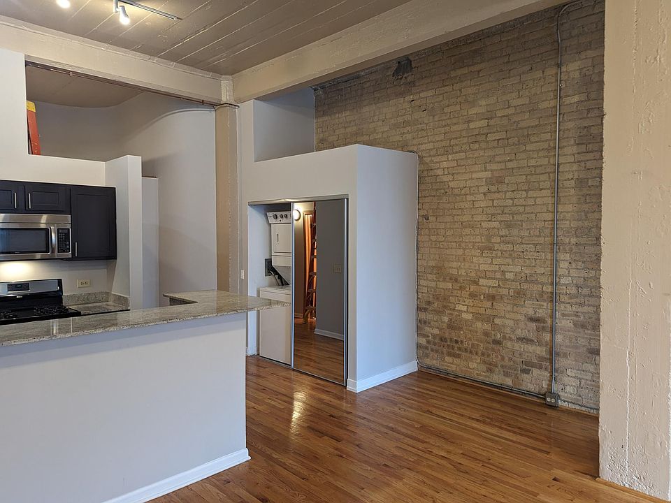 1st image of 3112 N Sheffield Ave #205RA