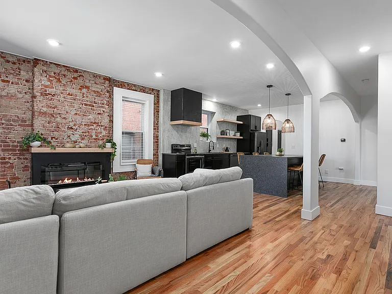 1822 Summit St #A — Photo 3