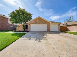 737 Sparrow Dr, Saginaw, TX 76131