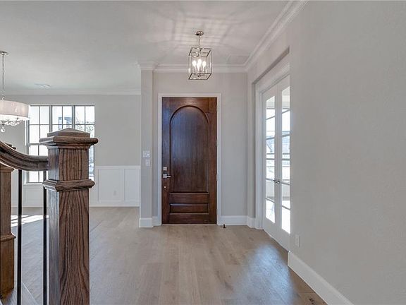 5th image of 1011 Cliff Creek Dr