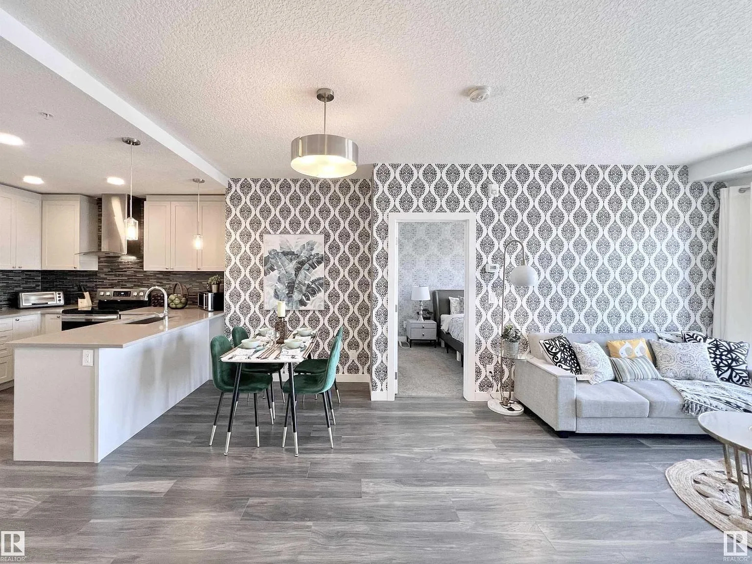 (PN1190)Bright 2-Bedroom Condo with Balcony in Windermere — Photo 3