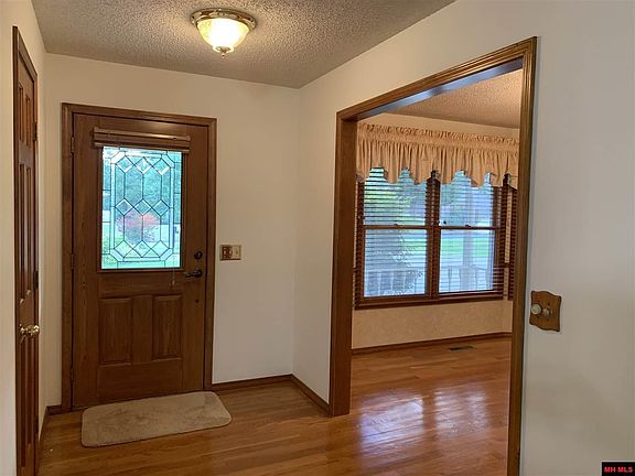 2nd image of 44 Red Oak Ct
