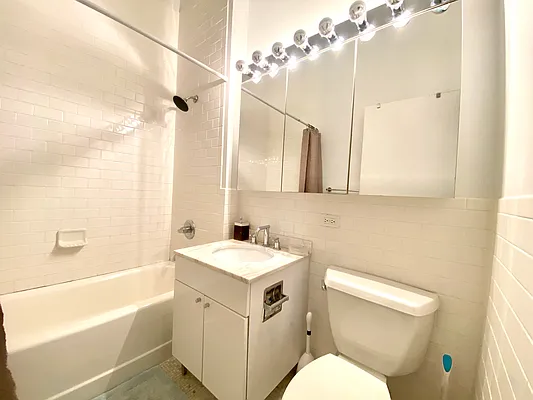 Rented by NY Living Solutions | media 19