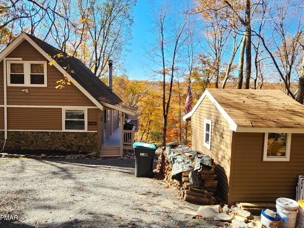 2124 Meadowlark Cir, Bushkill, PA 18324