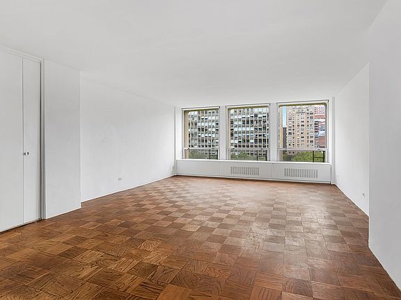 3rd image of 300 E 33rd St APT 8C