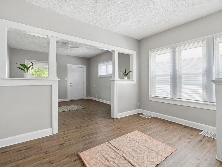 619 N Gray St — Photo 17